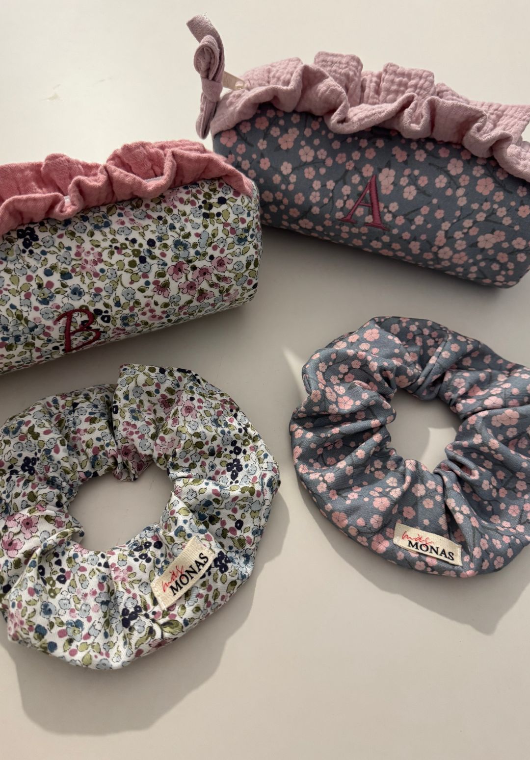 Estuche FLOR GRIS con volante