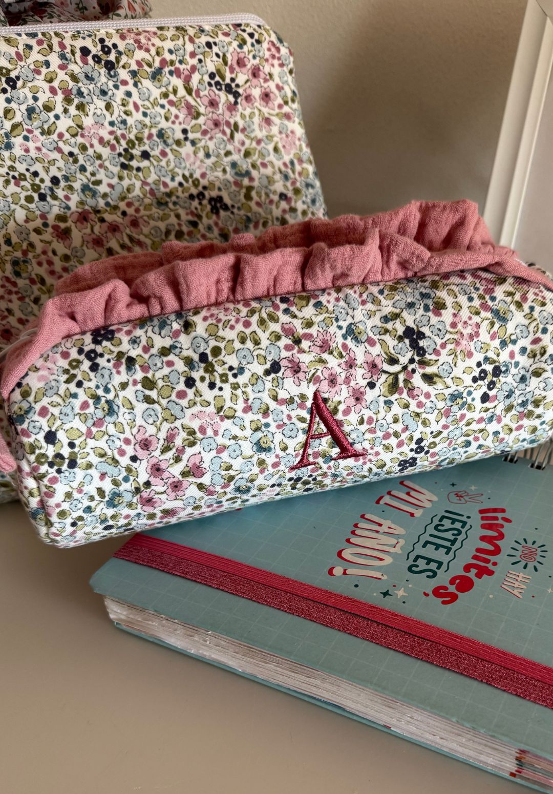 Estuche ROSA con volante