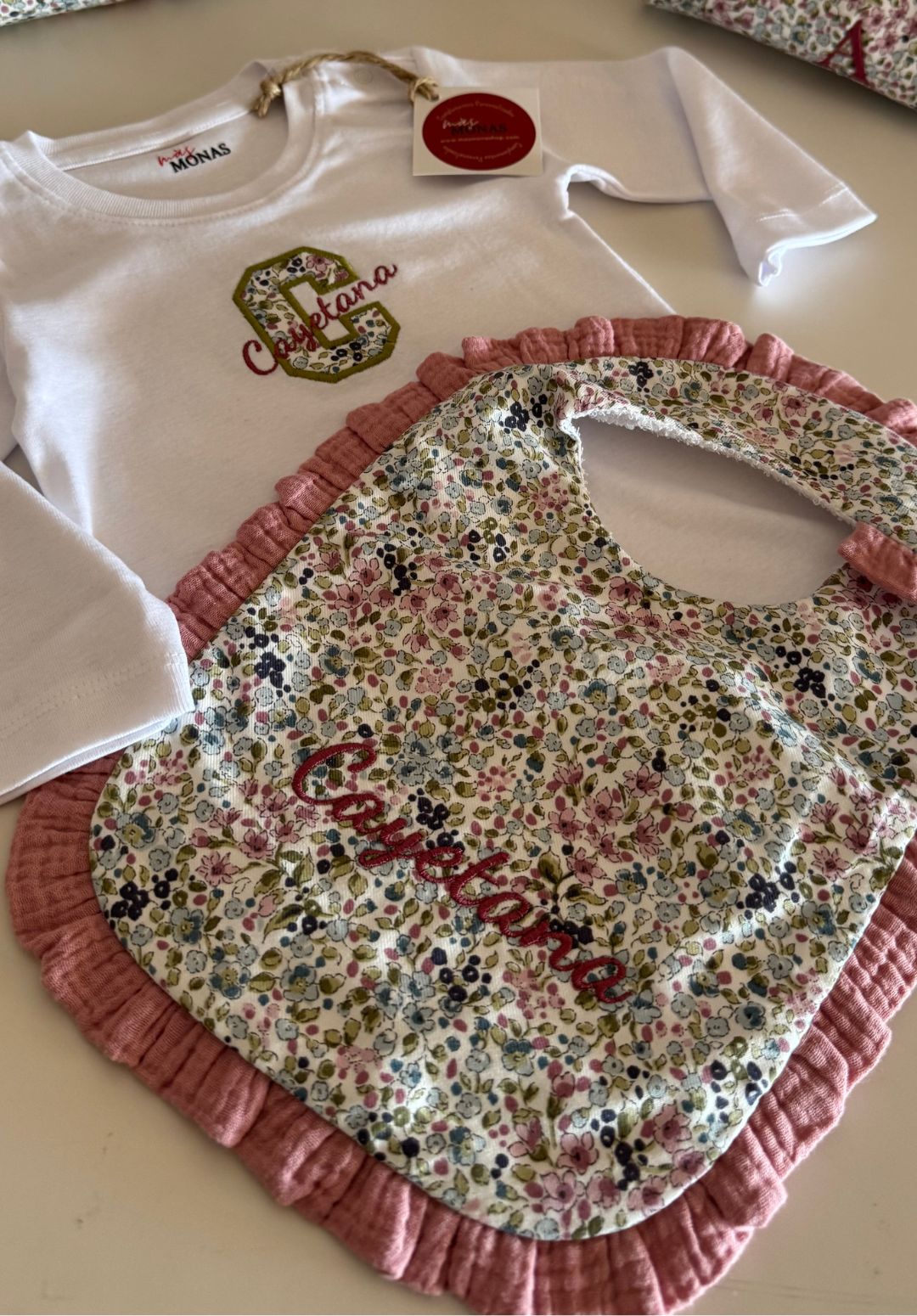 Babero Rosa con volante