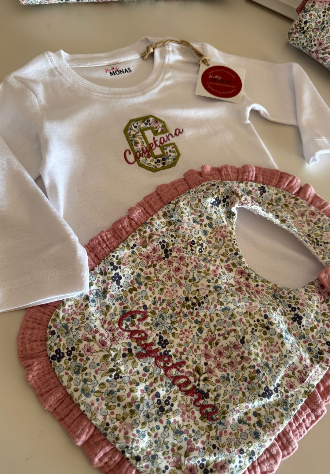 Babero Rosa con volante