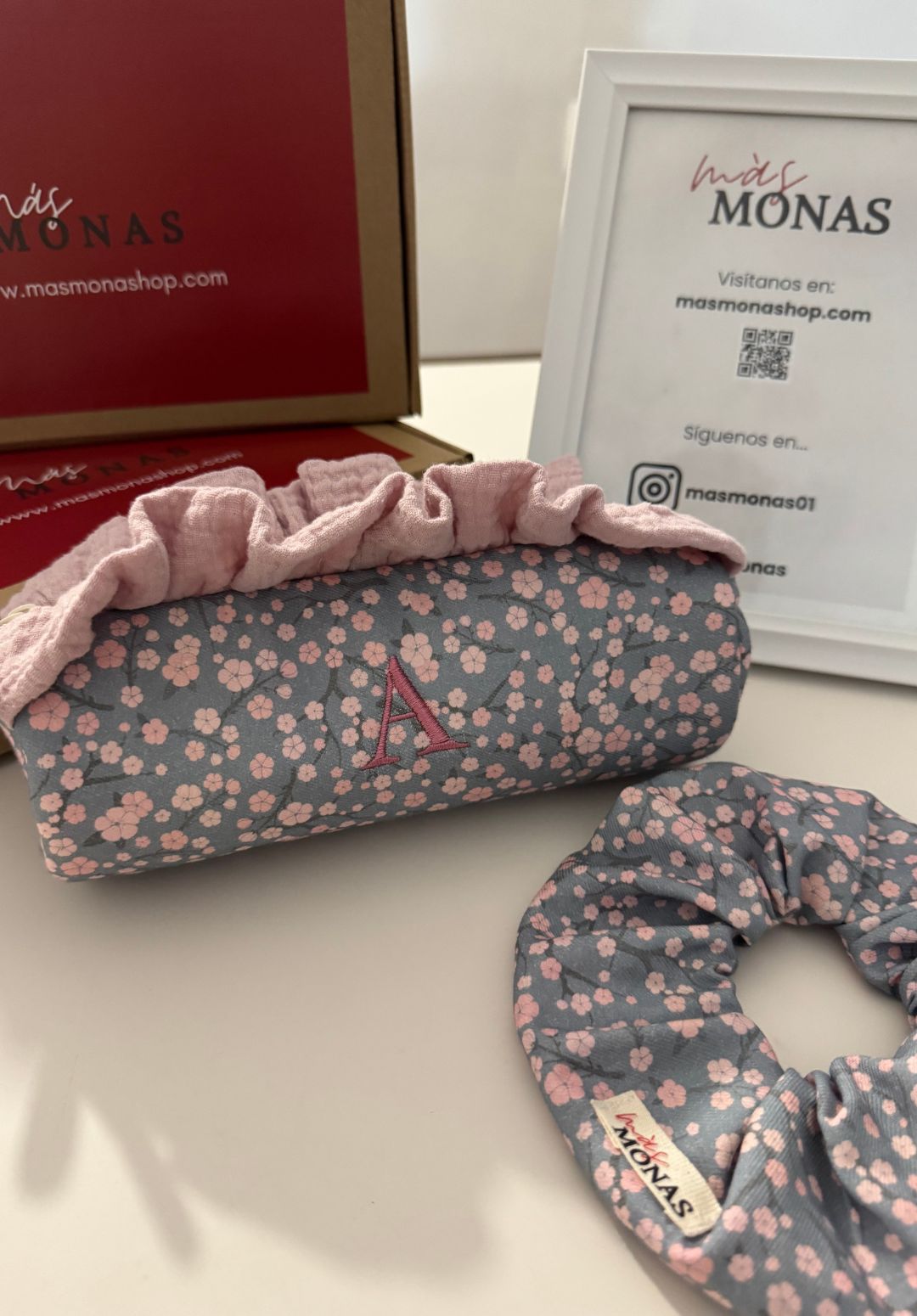 Estuche FLOR GRIS con volante