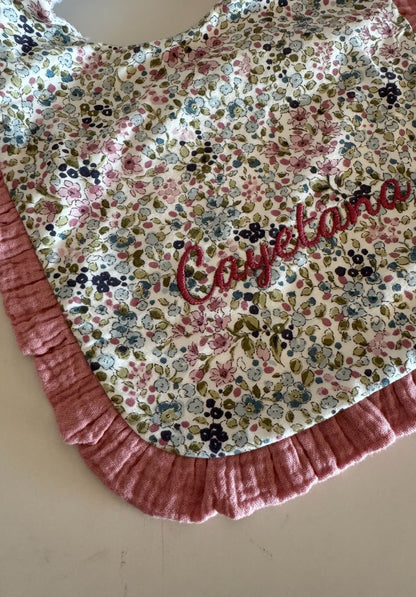 Babero Rosa con volante